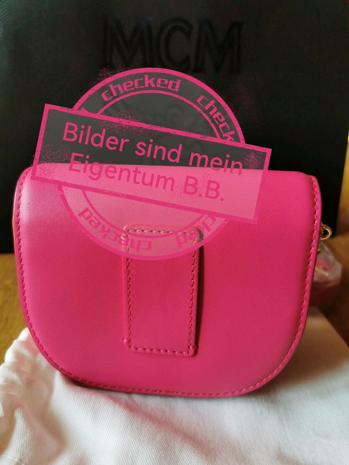 MCM kleine Tasche Gürteltasche pink mit goldener Kette in Ebermannstadt