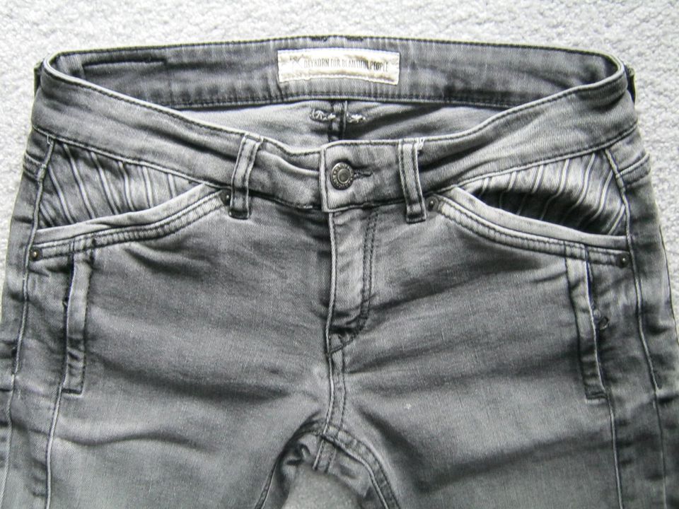 DRYKORN Jeans 27/34 grau used washed denbar eng geschnitten in Dortmund