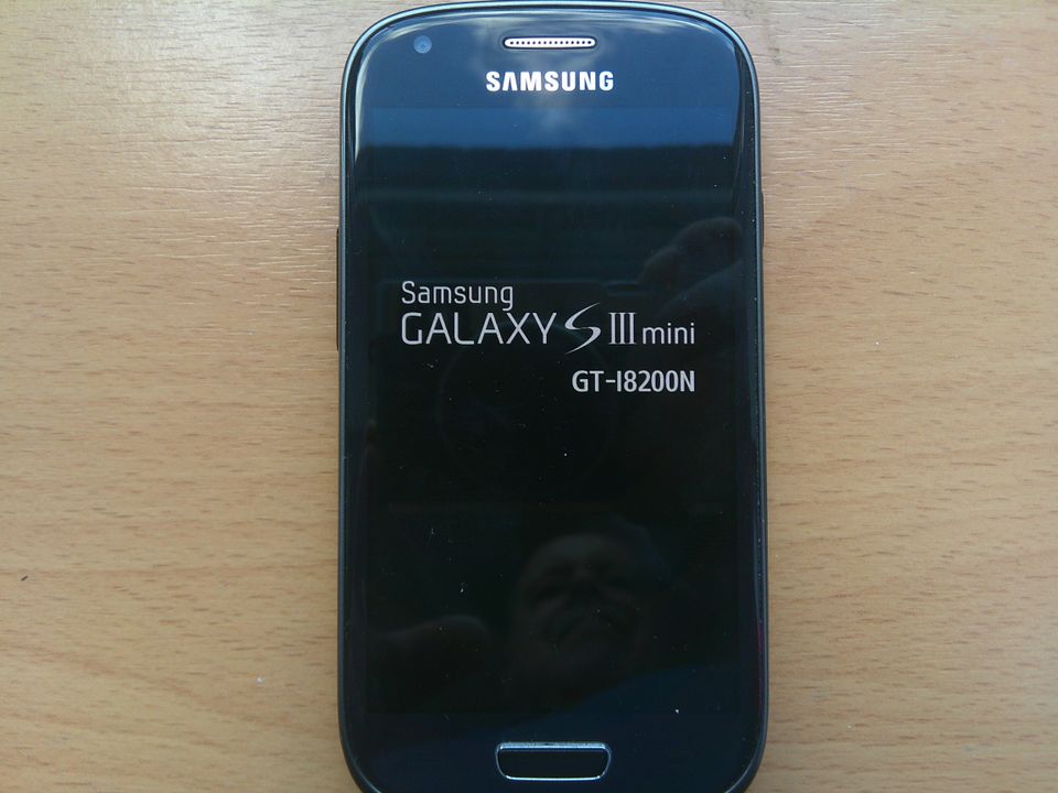 Smartphone Samsung Galaxy SIII Mini GT-18200N !!! in Esens