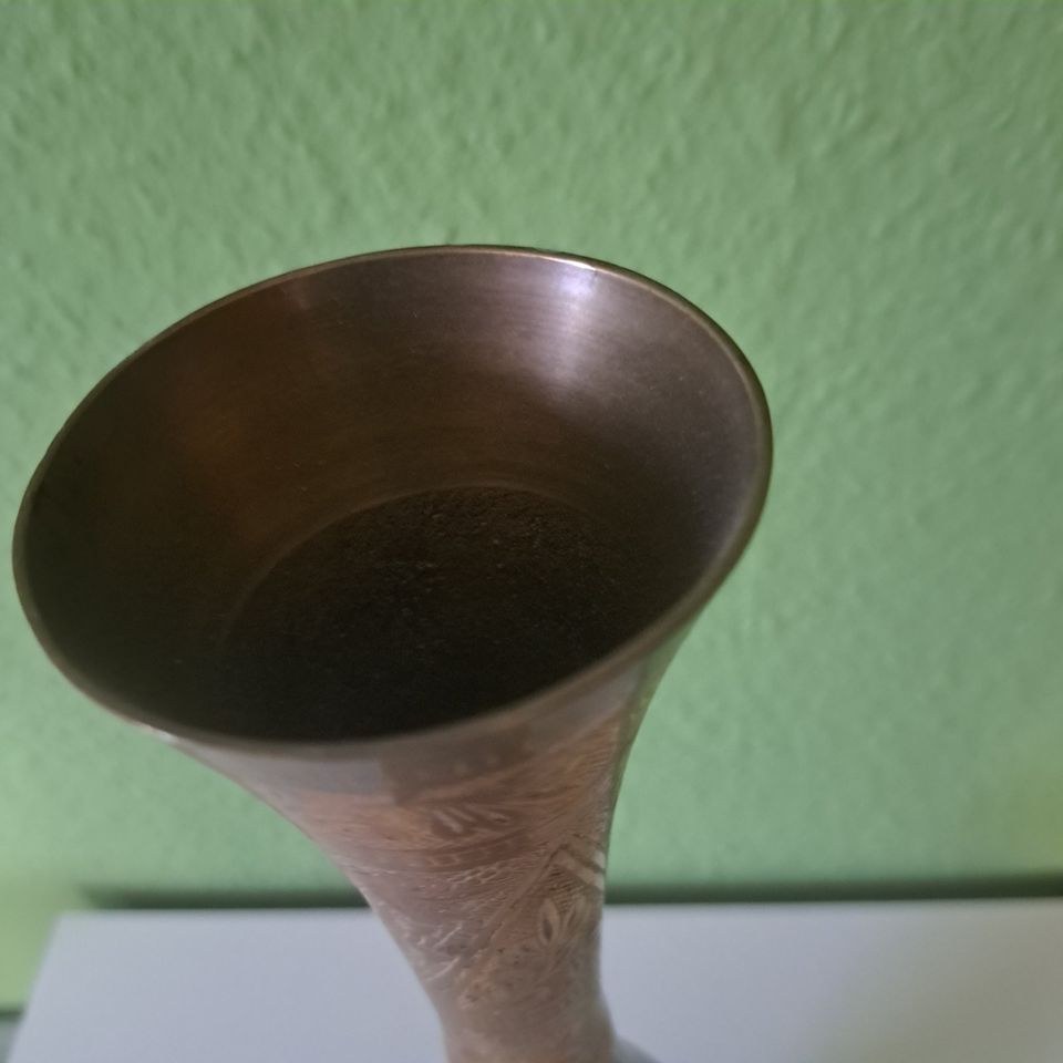 Messingvase 35,2 cm, unt.+ ob. Durchmesser 7 cm, Made in India in Salzwedel