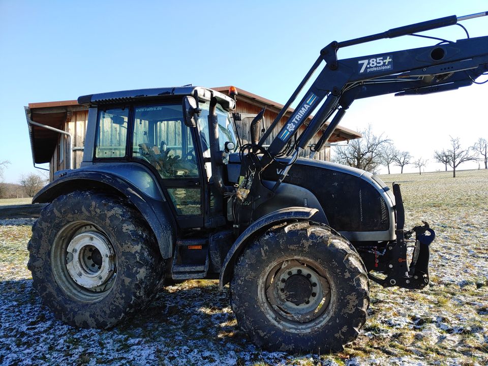 Valtra M 150   Fronthubwerk + Frontlader in Weilheim an der Teck