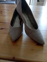 Tamaris Leder Pumps beige Größe 40 Rheinland-Pfalz - Landau-Godramstein Vorschau