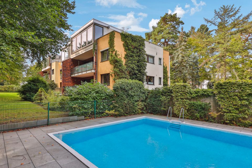 BEZUGSFREIE 3ZIMMER-WHG MIT POOLANLAGE, IN GRUNEWALD! in Berlin