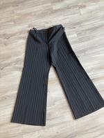 Schwarz gestreifte Stoffhose in Gr. 42 Niedersachsen - Hesel Vorschau