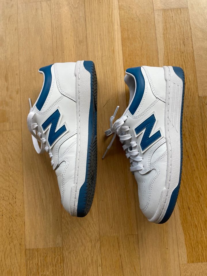 Weiße Sneaker von New Balance in 39,5 Euro in Leipzig