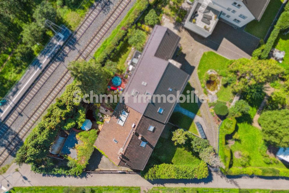 Dreifamilienhaus mit Garten und Doppelgarage in F-Goldstein in Frankfurt am Main