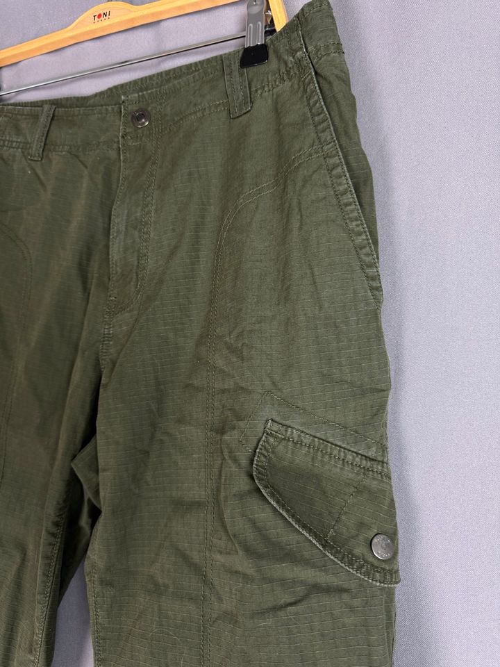 Calvin Klein Herren Shorts grün Gr 32 Cargo Shorts Stoffshorts in Ganderkesee