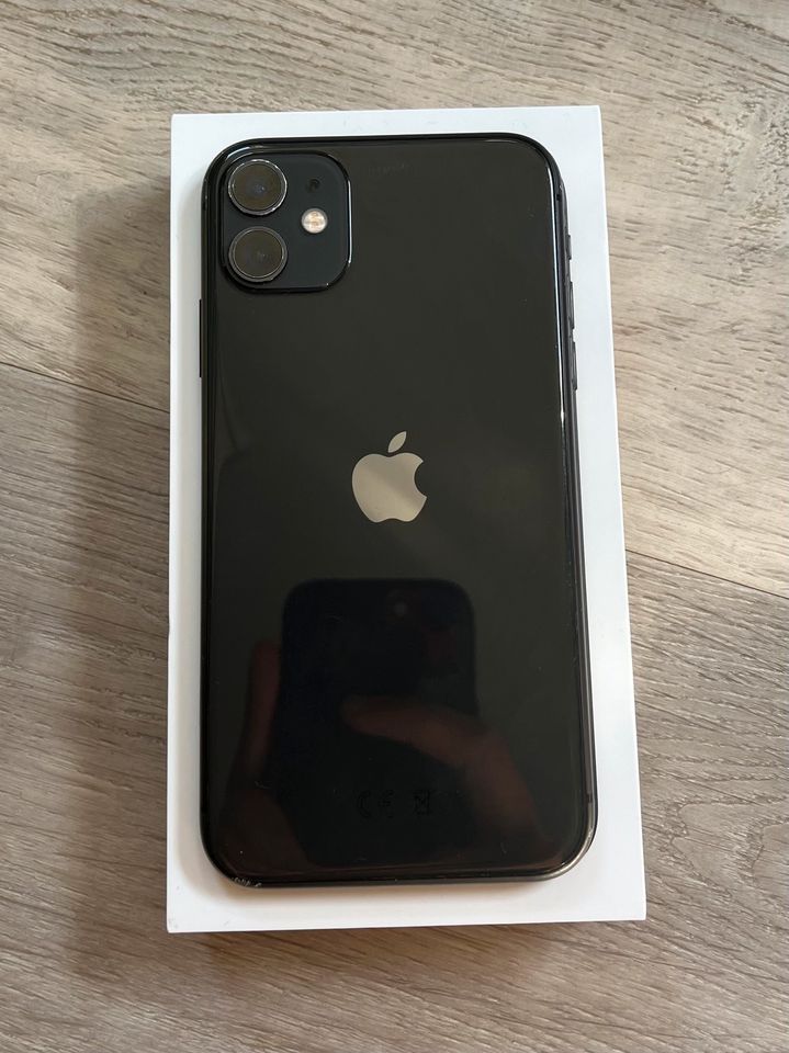 Apple IPhone 11 128 GB, guter Zustand in Gründau