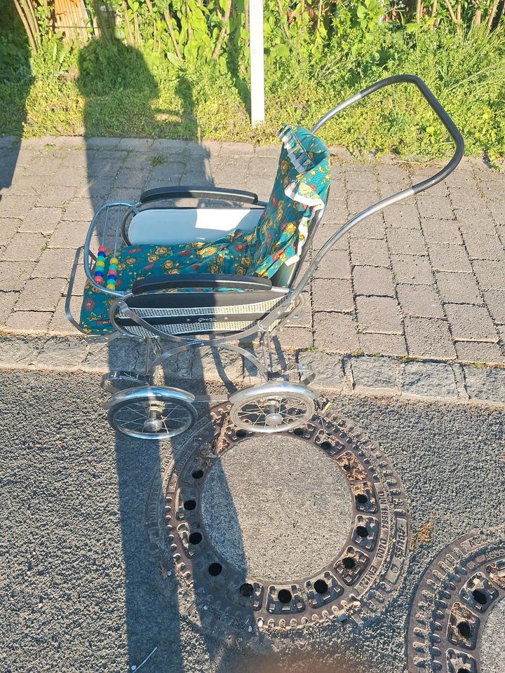 Alter Kinderwagen von Streng in Althegnenberg