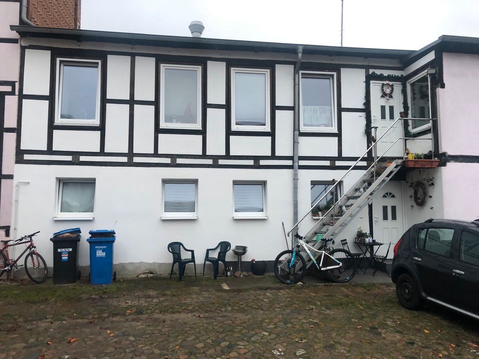 lichtdurchflutete schöne 3 Raum-Wohnung mit eigenen Eingang in Schwerin