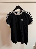 schwarzes adidas adicolor Classics 3-Streifen T-Shirt, Größe 32 Bayern - Würzburg Vorschau