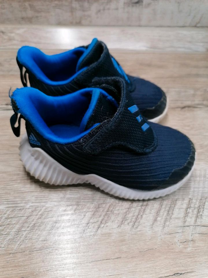 Adidas Sneaker Größe 20 in Lahntal