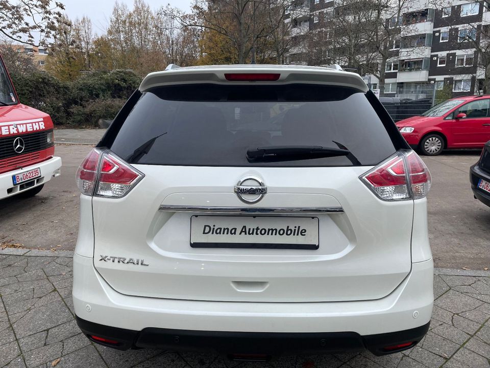 Nissan X-Trail.1.6 dCi .Auto.7 Sitzer SPUR/PANO/360.... in Berlin