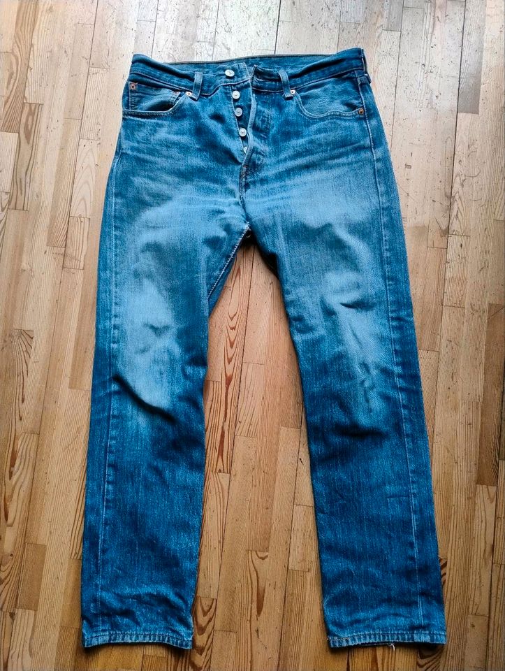 Jeans Levis 501 W32 L32, getragen in München