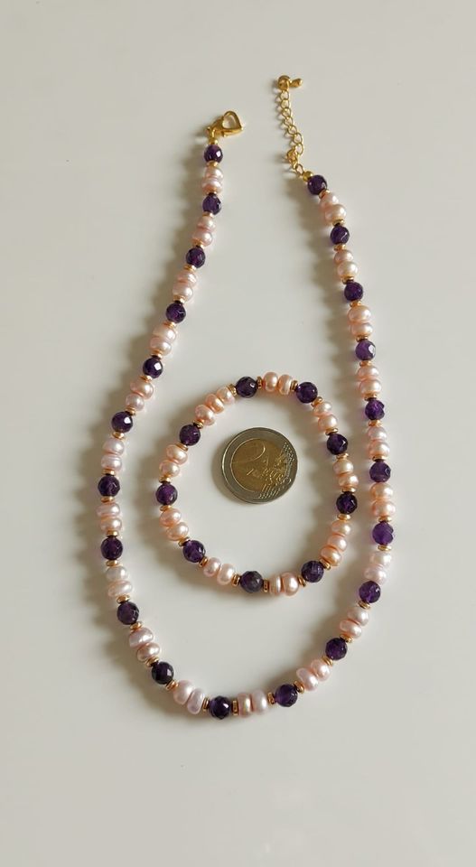 Collier mit Amethyst und SWZ Perlen, dazu passendes Armband in Hamburg