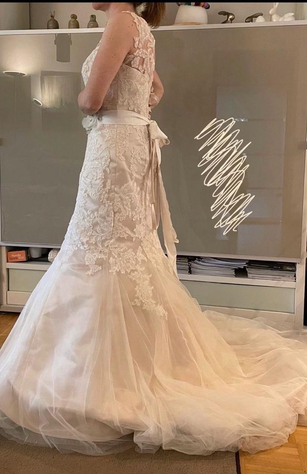 Beautiful by Enzoani One Shoulder Brautkleid nude 36 in Aachen