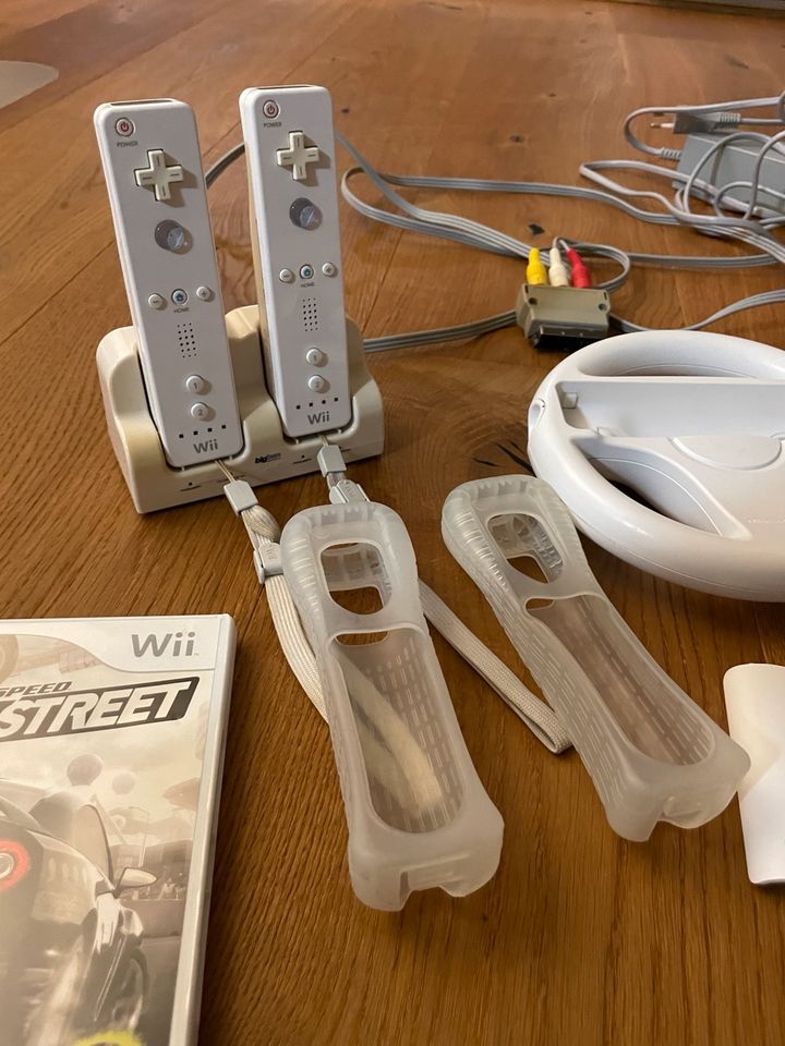 Nintendo Wii inkl viel Zubehör und Spiele in Offenau