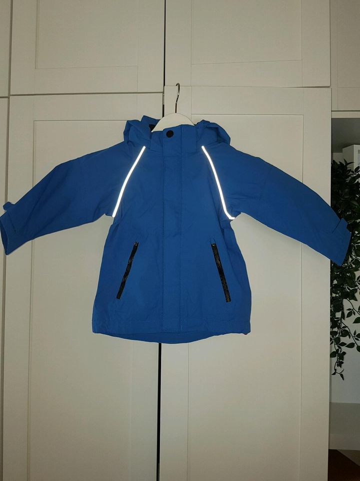 Jacke Gr. 98 neuwertig Sommer Kleinkind Regenjacke Kindergarten in Gummersbach