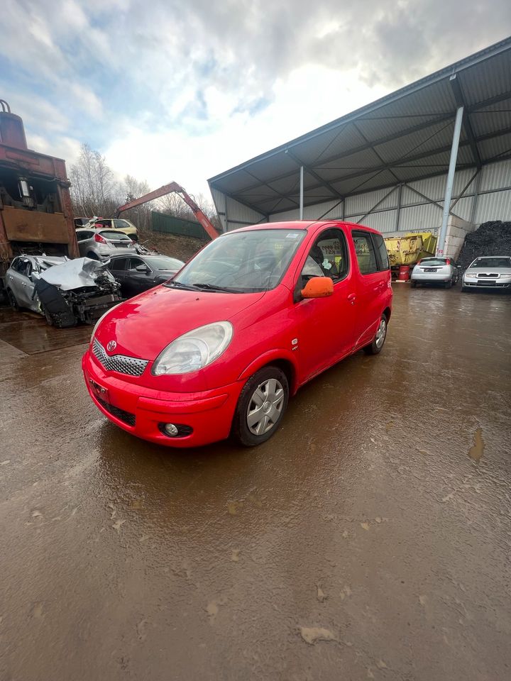 Toyota Yaris 1.2L 62kW Ersatzteile Autoteile Schlachtfest in Waldbröl