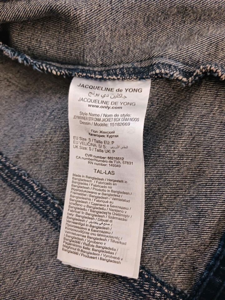 Neue Jeansjacke für Damen von JDY, dunkelblau, S in Tespe
