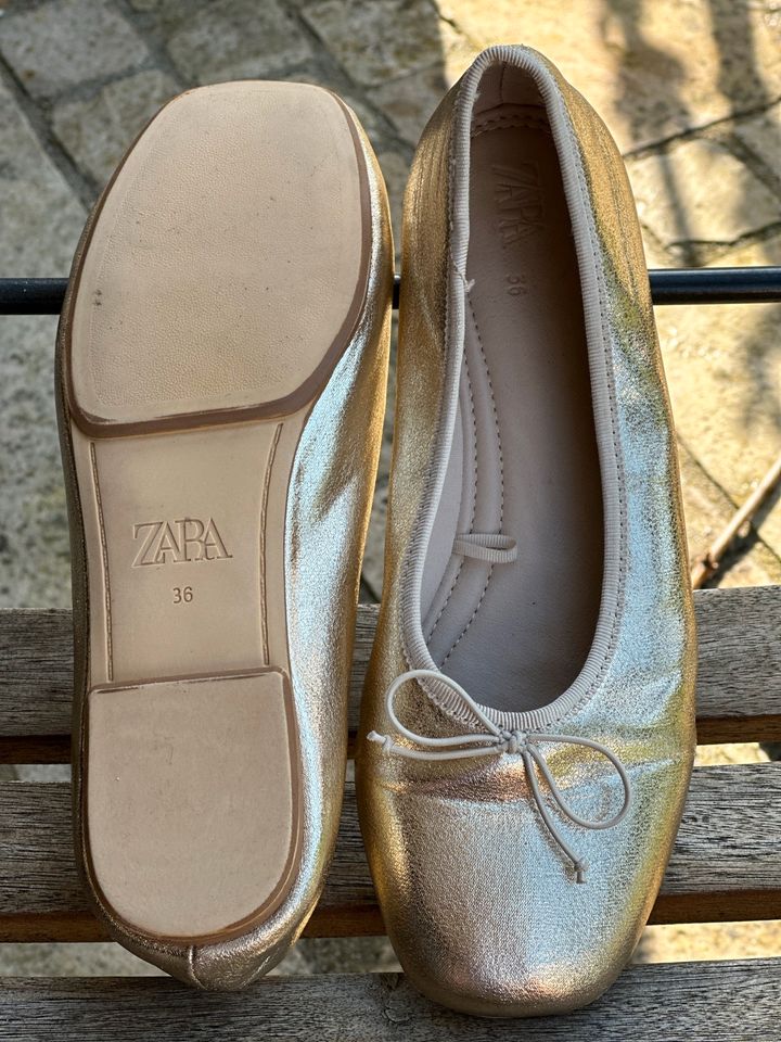 Zara goldene Ballerinas in Achim