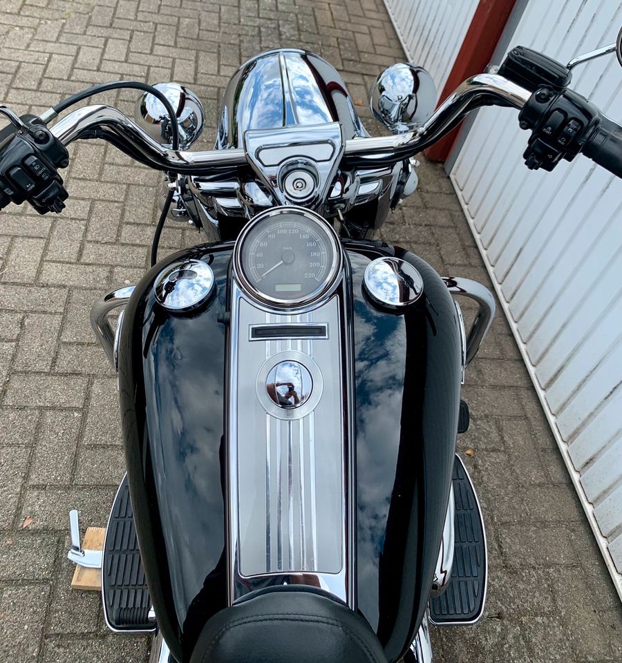 Harley Davidson Road King Classic - Top Zustand - alle Inspekt. in Neu Wulmstorf