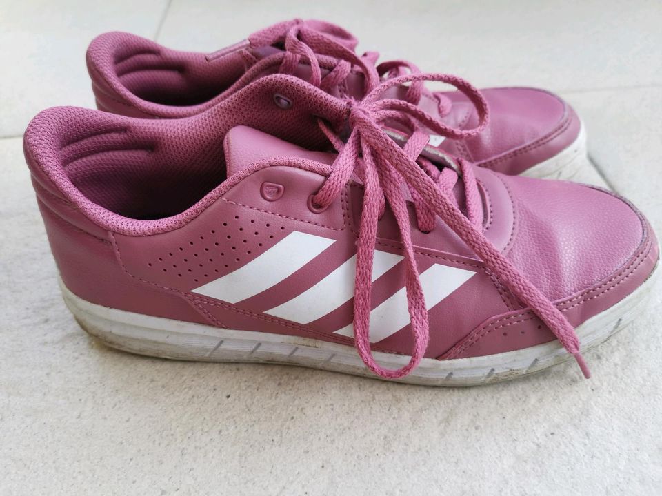 Adidas Sneaker für Mädchen in Gr. 38 in Hamburg