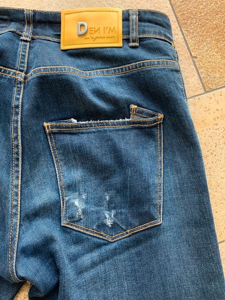 Destroyed Jeans aus Italien ❤️ 28 Unisex in Reichertshofen