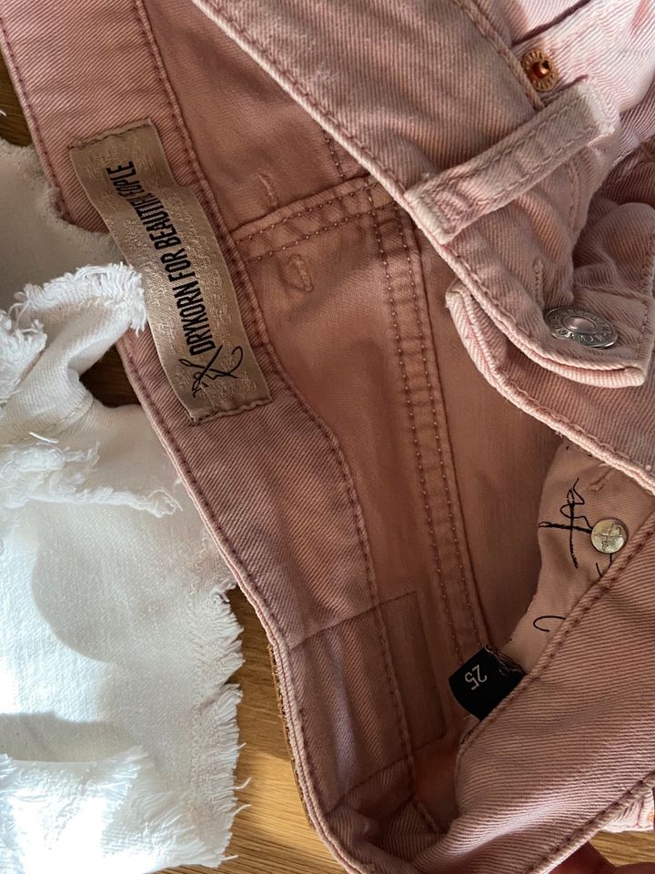 3 Shorts kurze Hosen W 25 27 Größe 36 Sisley Top Zustand in München