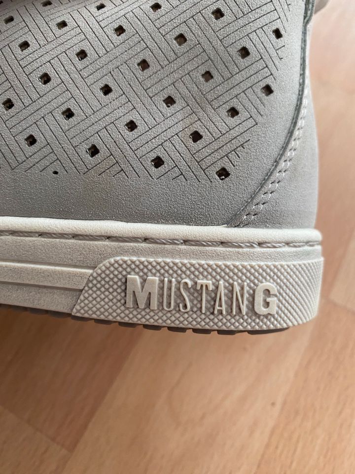 Damen Mustang Schnürschuhe Sneaker grau neu Gr. 40 in Bonn