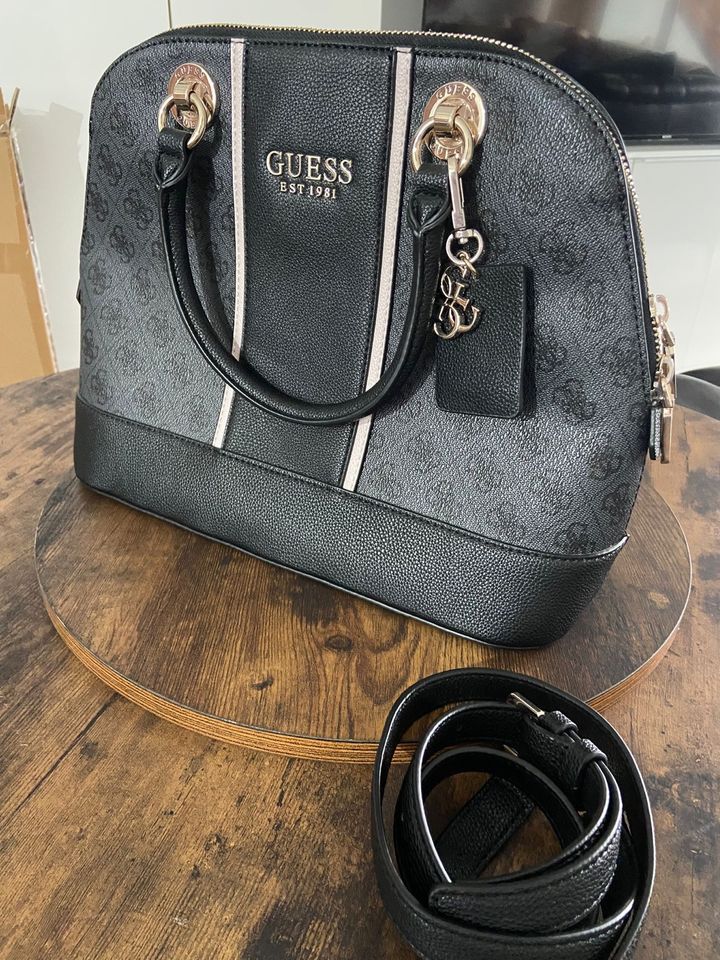 Guess Handtasche in Mülheim (Ruhr)