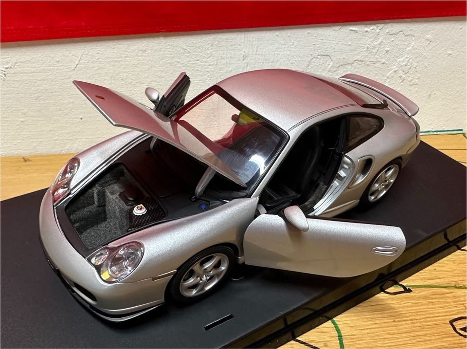 AUTOart 996 Porsche 911 Turbo Modellauto 1:18 77832 in Nürnberg (Mittelfr)