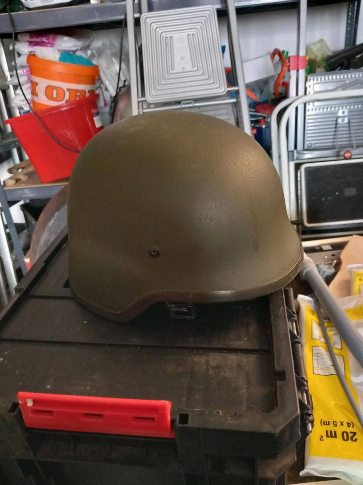 Zwei Originale Bundeswehr Helme in Sankt Augustin