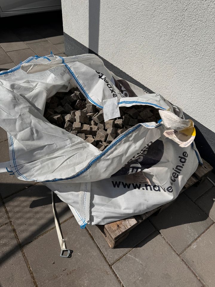 Basalt Mosaikpflaster 5x5x5 Schwarz 200 kg Big Bag ca. 1,5-2 qm in Brackenheim