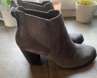 UGG Leder Ancle Boots 39 wie neu Stiefeletten taupe Hessen - Neu-Anspach Vorschau