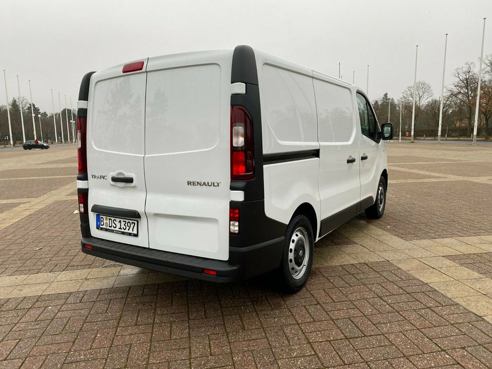 Renault Trafic 2020 Autovermietung Mietwagen Automieten Rent a car in Berlin