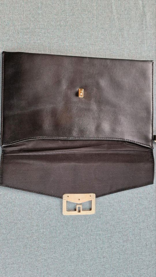 NEU Clutch Damen Handtasche schwarz Kunstleder 20 x 34 cm in Berlin