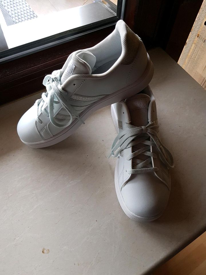 Adidas Sneaker  37 neu in Unna