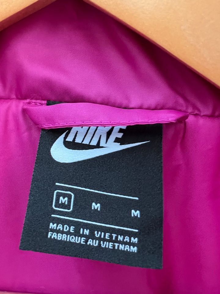 NEUE Nike Thermore Ecodown Jacke, Größe M, NP 199.- Euro Etikett in Ingolstadt