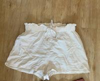 Kurze Hose / Shorts / Hotpants Baumwolle Gr. 40  beige Baden-Württemberg - Karlsruhe Vorschau