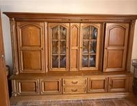 Massiver Wohnzimmerschrank / Vitrine aus Echtholz Nordrhein-Westfalen - Krefeld Vorschau