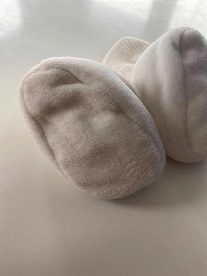 H&M Babyschuhe Socken Gr 10/12 (50/56) in Harrislee