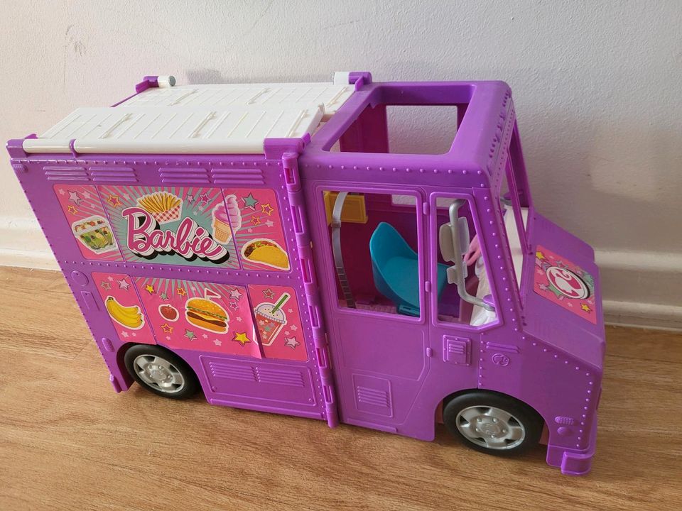 Barbie food truck in Hamburg