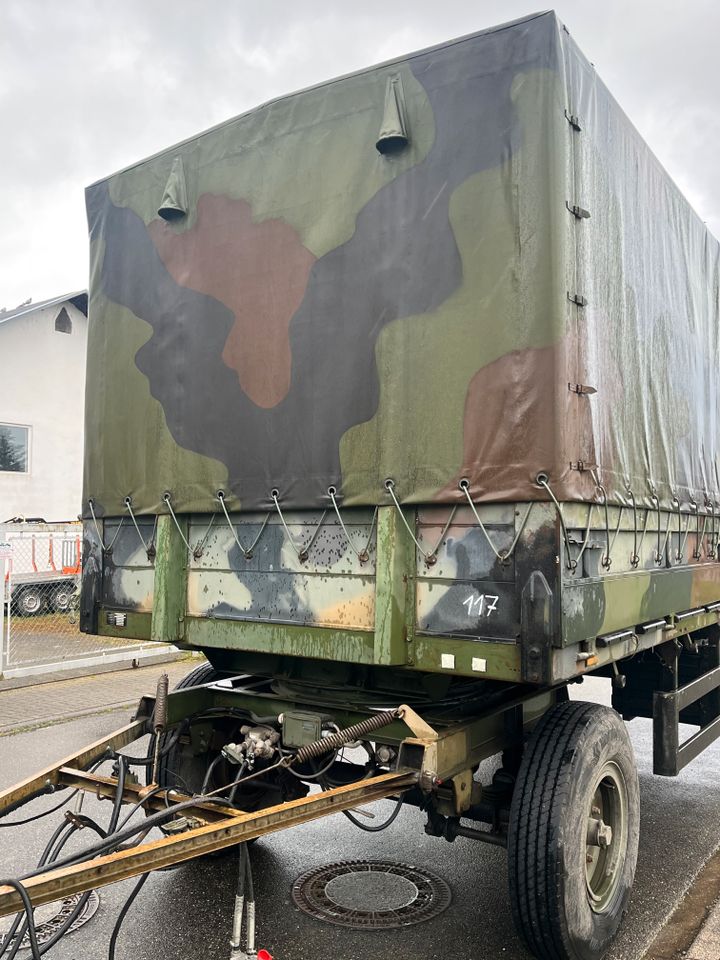 Anhänger LKW Bundeswehr Kässbohrer in Neuried