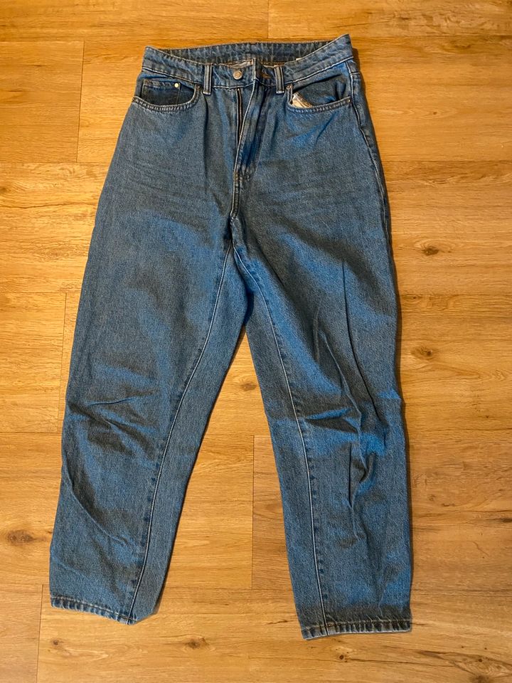 H&M-Mom Jeans in Beverungen