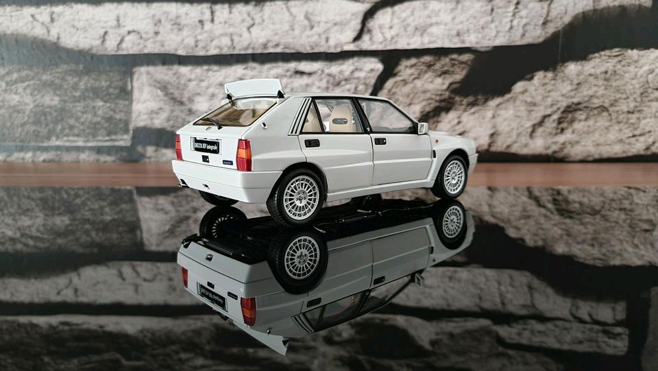 Lancia Delta HF Integrale Evoluzione 2 / Kyosho / weiß / 1:18 in Bremervörde
