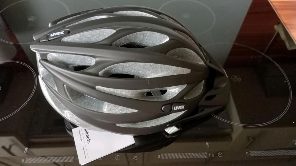 Neu. Top. Fahrrad Helm uvex oversize black mat-silver 61-65 cm in Taufkirchen München