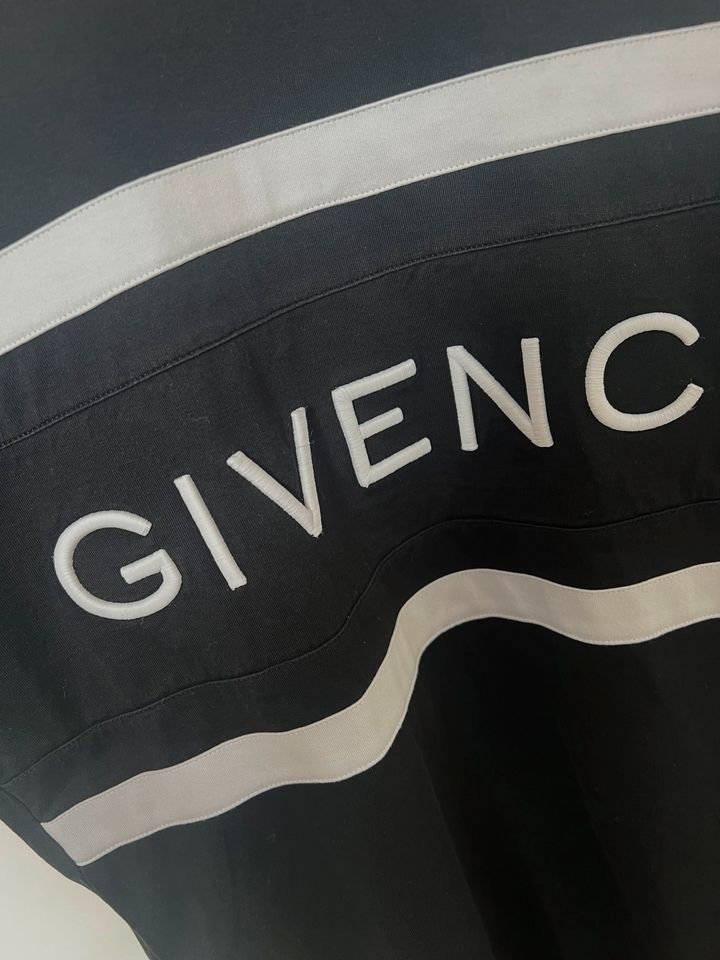 Original Givenchy Paris T- Shirt Gr: M ( 50 ) in Hofheim am Taunus