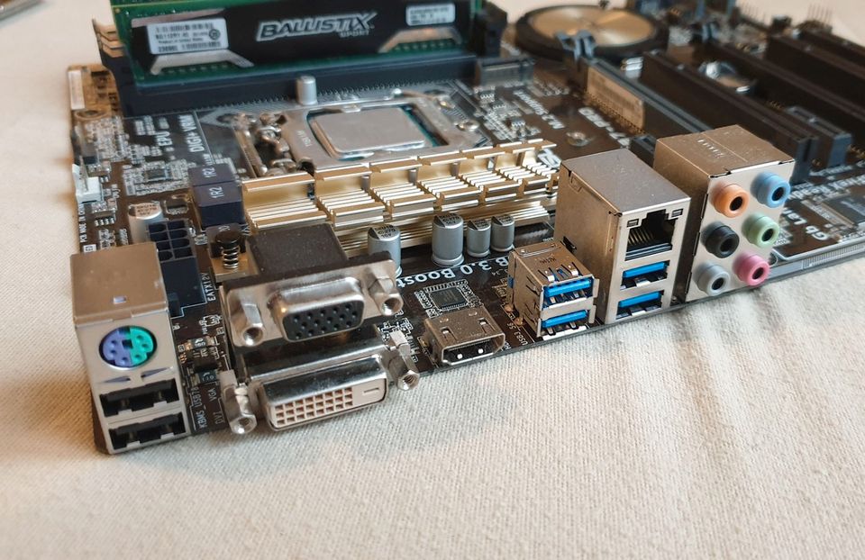 Motherboard + CPU + RAM: Asus H97 Pro, Xeon E3-1231 V3, 8Gb DDR3 in Berlin
