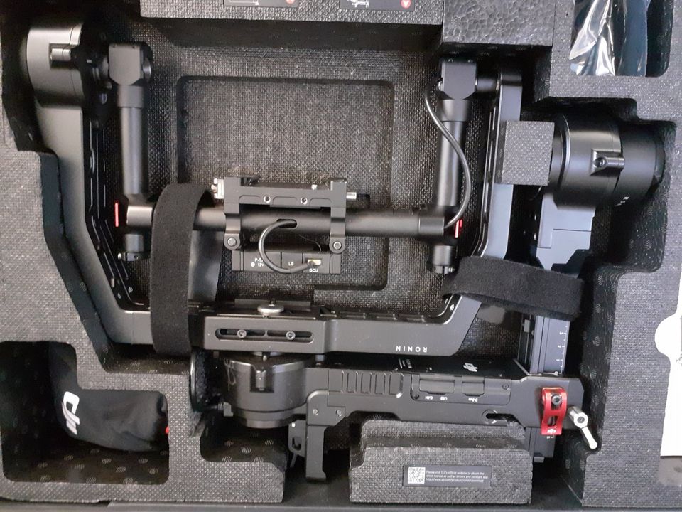 DJI Ronin 1 Gimbal + Koffer + Gimbal Vest in Berlin